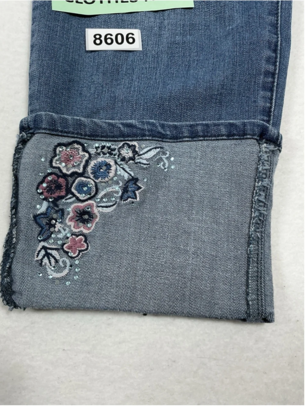 Woman’s Excellent Condition Avenue Blue Denim Jeans 18 Embroidered - Picture 2 of 8